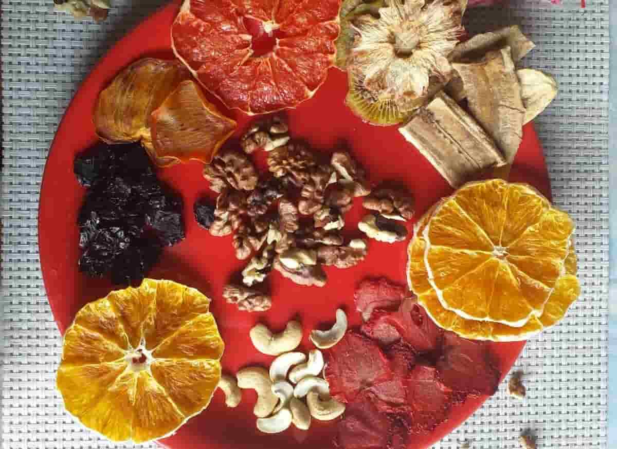 تصویر 1 از میوه خشک گرگان با انتخاب میوه های محلی تازه
